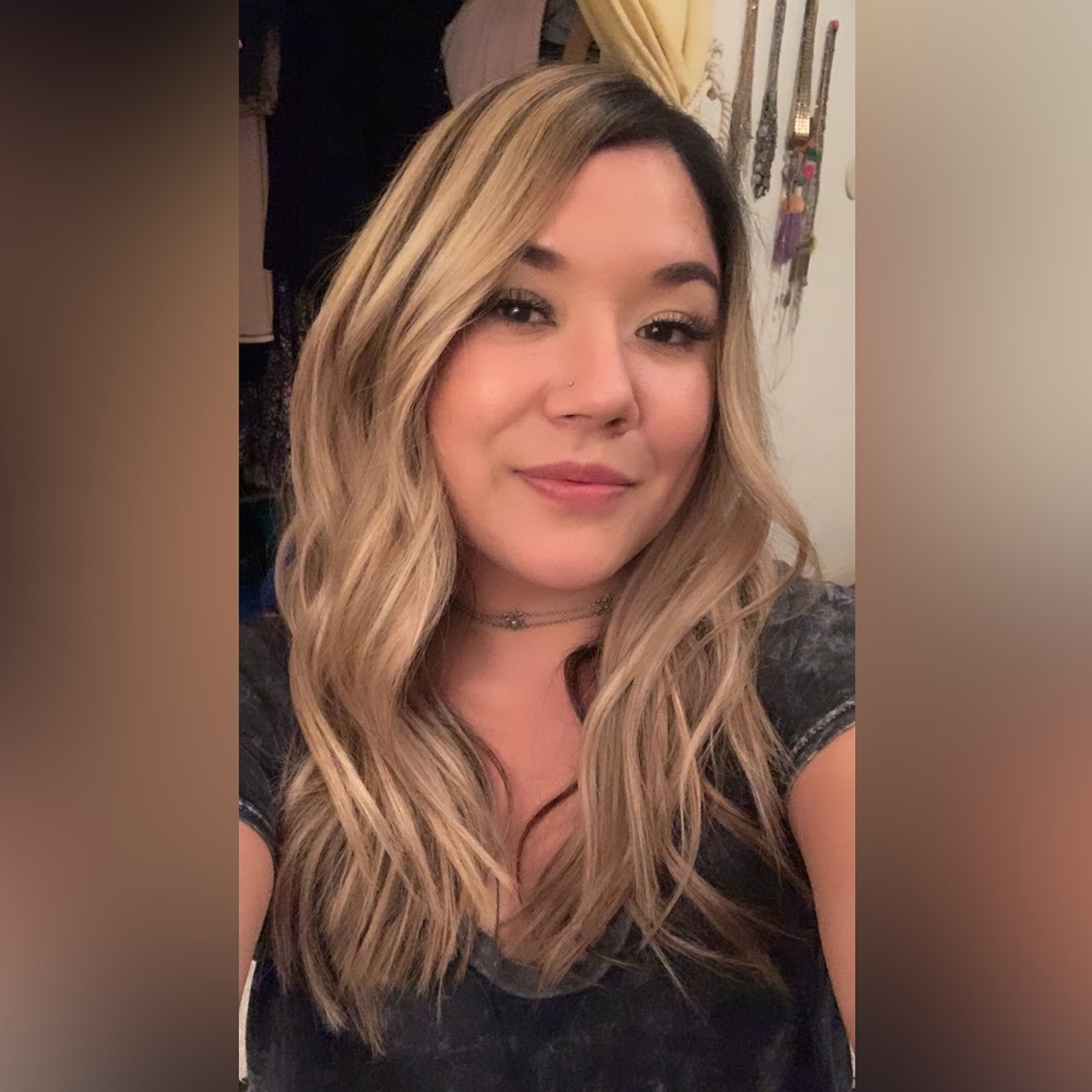 Meet your Posher, Carla💄🩷